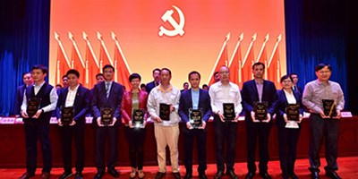 9888拉斯维加斯精机荣获新桥街路产值和纳税企业称号