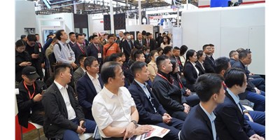 创世纪集团CCMT2024新品颁布会盛大开幕，高端五轴机床引领行业创新潮水